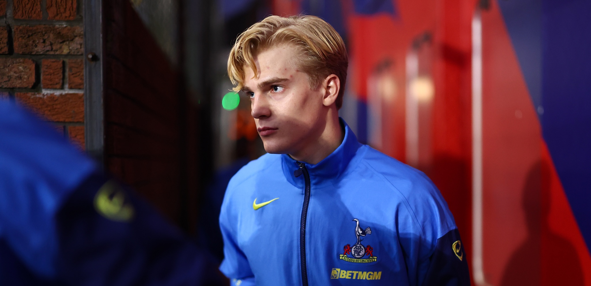 【移籍阻止】チェルシーらのベリヴァル獲得打診をスパーズが拒絶。2031年までの長期契約と「非売品」の盾。現在は足首の手術で離脱中