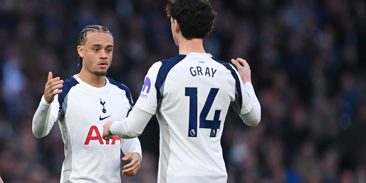 【新星の絆】シャビ・シモンズを「一緒にプレーできて喜びだ」と絶賛するアーチー・グレイの誇り