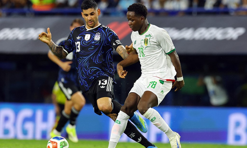 【代表戦】ダンソのオーストリアが大勝、オランダ勢ファンデフェンとシャビ・シモンズも躍動、アルゼンチンでもキャプテンのロメロが勝利を飾る