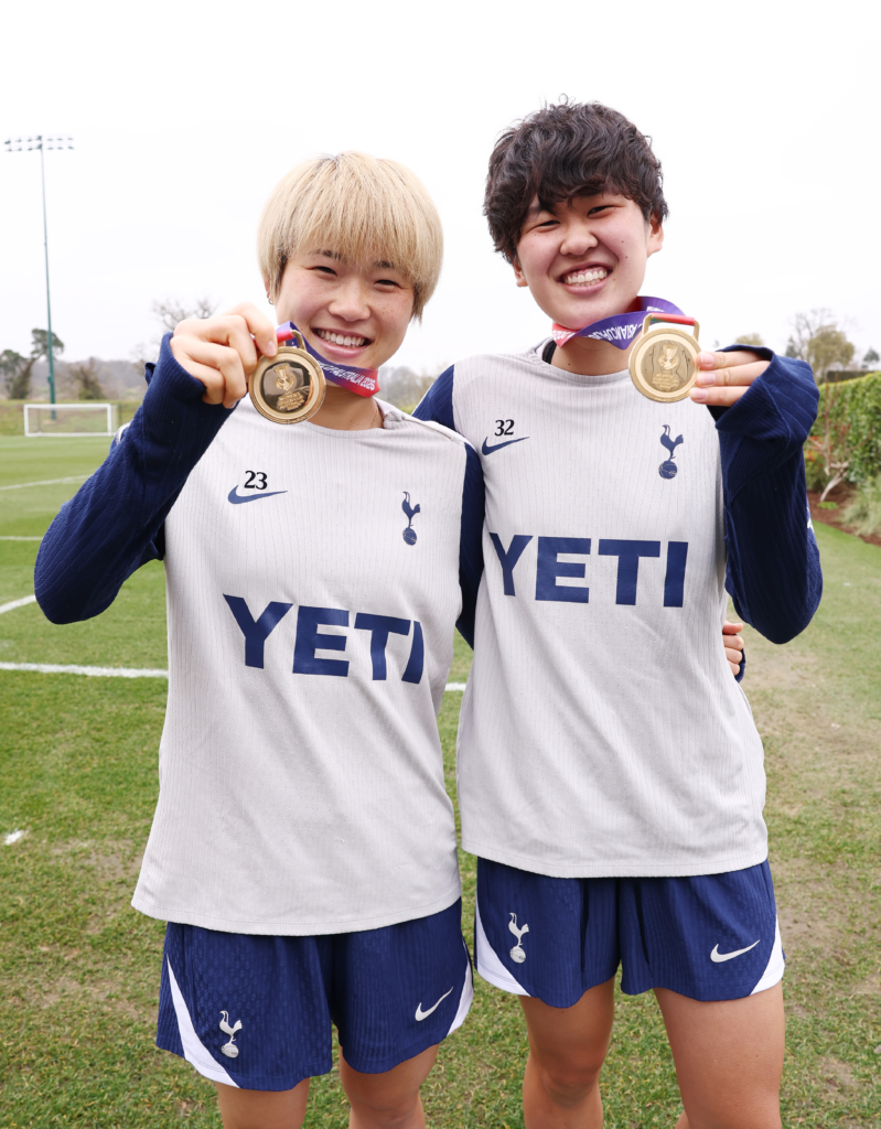 【公式】ギャラリー：アジアカップ覇者のなでしこジャパン、古賀塔子と浜野まいかがホットスパー・ウェイに帰還