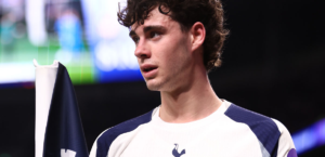 【新星の絆】シャビ・シモンズを「一緒にプレーできて喜びだ」と絶賛するアーチー・グレイの誇り