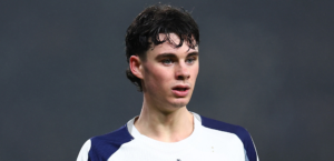 【大抜擢】18歳のタイ・ホール、英代表シニア練習にサプライズ招集。ウェンブリーでベリンガムらと共演